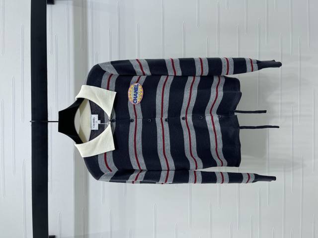 New, original, high-quality Chane* 2025 Early Fall collection! Lapel striped kn