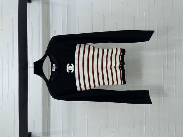 New, original, high-quality Chane* 2025 Early Fall collection! Striped knit lon