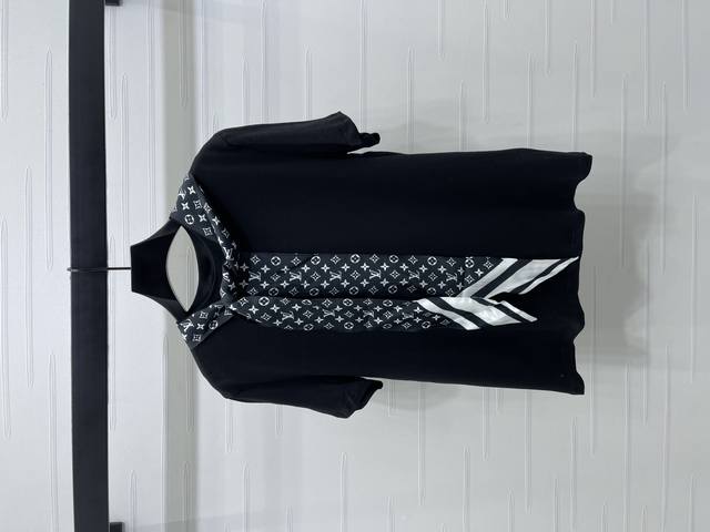 New, original, high-quality Louis Vui*Ton 2025 Early Fall collection! Round-nec