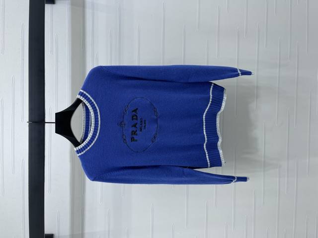 New, original, high-quality Prad* 2025 Early Fall collection! Round-neck, contr