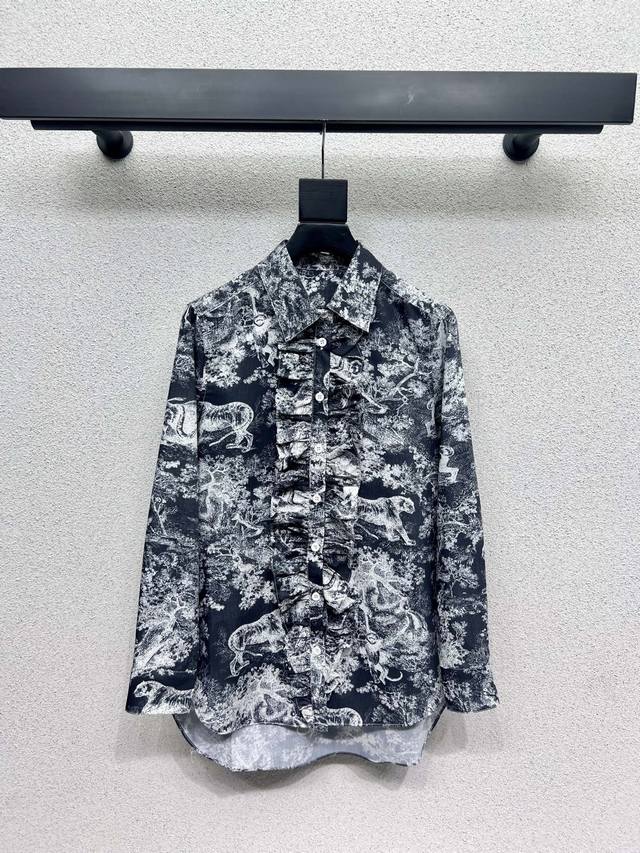 D's jungle animal shirt is a classic style with a delicate and soft texture. A c