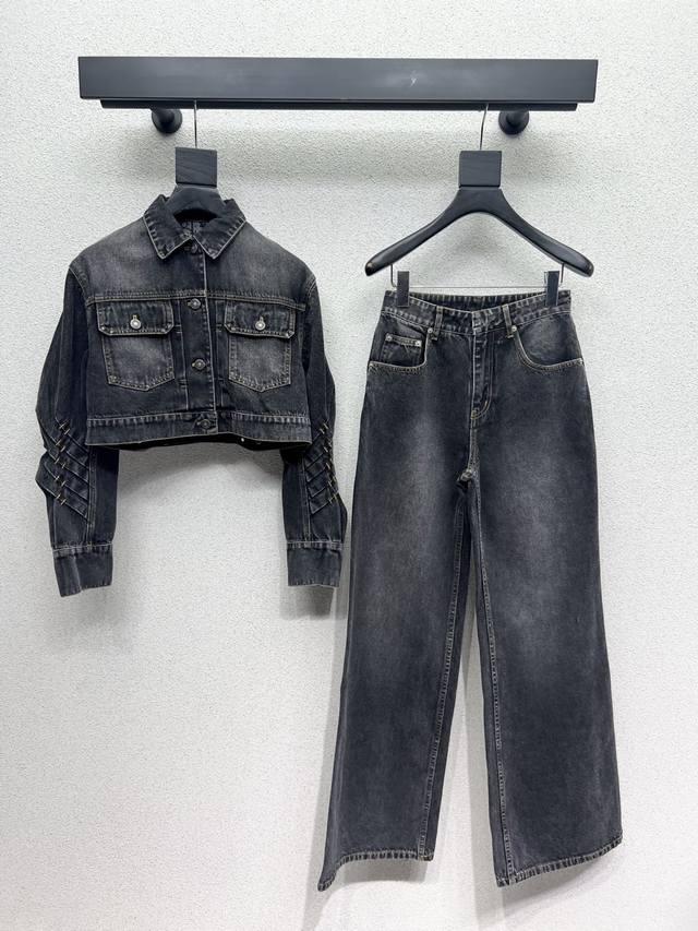 D's cropped denim jacket and denim pants! Create a luxurious, ladylike look. The
