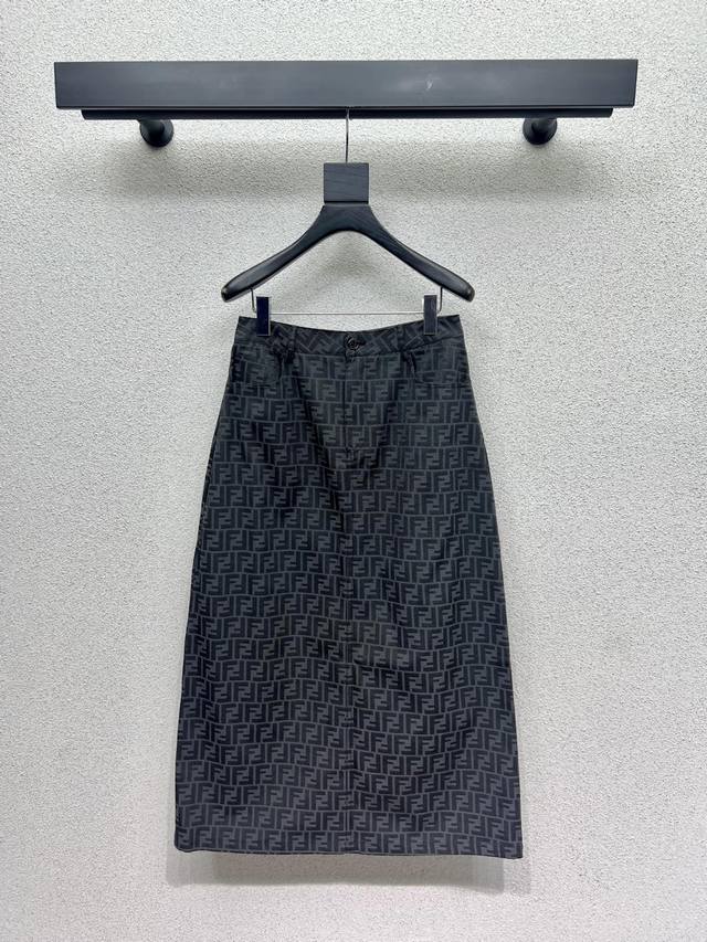 Fd jacquard Ff skirt is a delicate, soft, and classic, age-reducing piece! The s