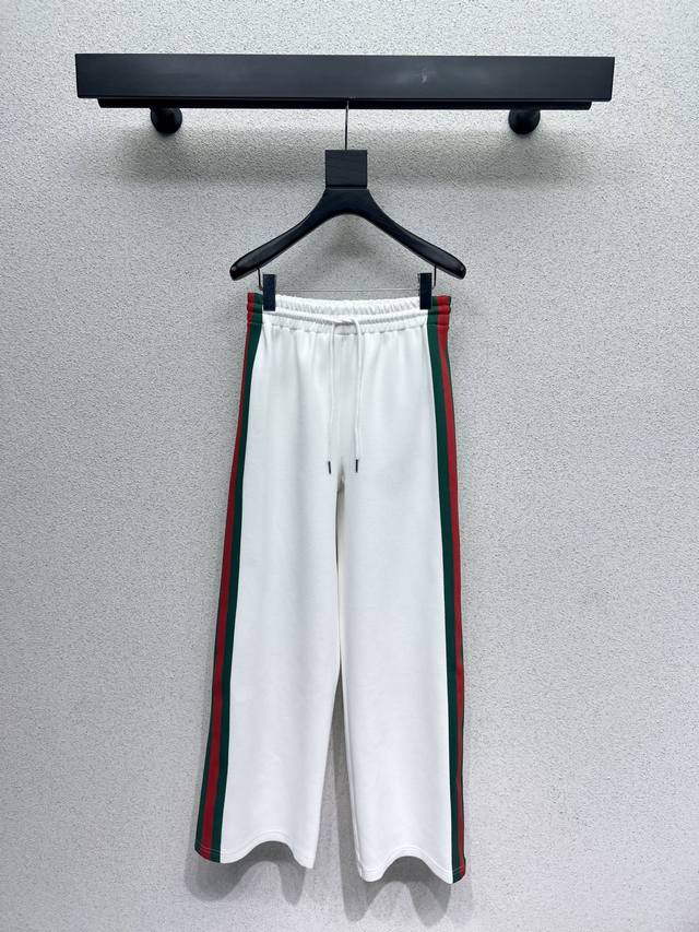 G's series of casual trousers are stylish, low-key, and luxurious! The styles ar