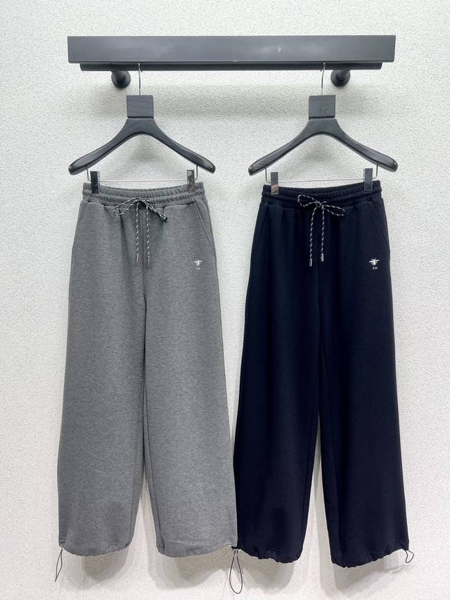 D' s Miss* Bee casual trousers are incredibly detailed! Exquisite and everyday,