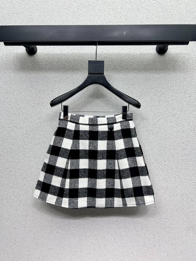 L's plaid vest jacket and skirt ~ Delicate and soft texture, a classic, age-redu