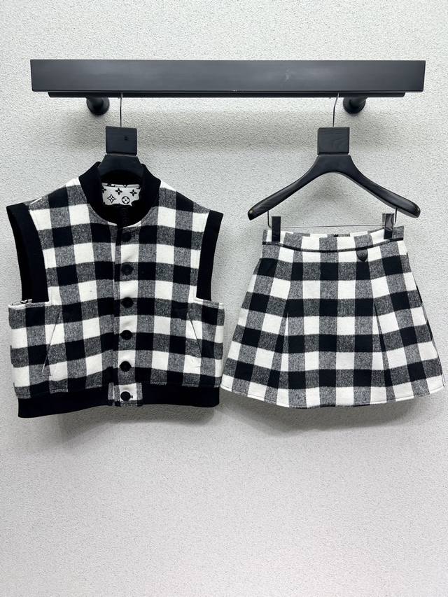 L's plaid vest jacket and skirt ~ Delicate and soft texture, a classic, age-redu