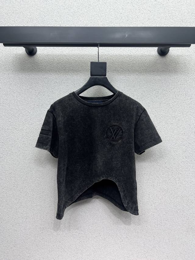 L's short-sleeved T-shirt is a daily recommendation for a versatile item. The sh