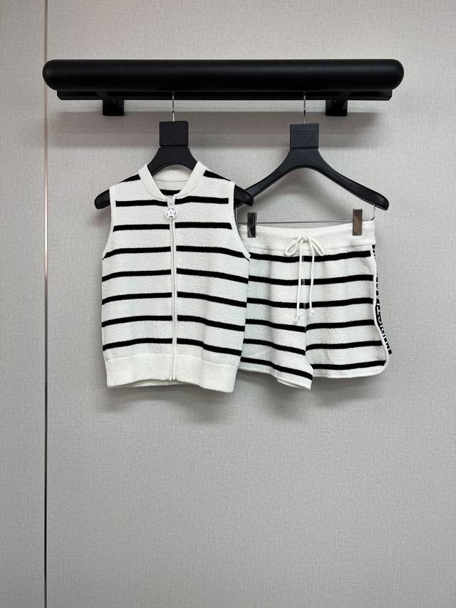 Vest and shorts, high-quality Dior 25 early autumn navy striped series, hooded s