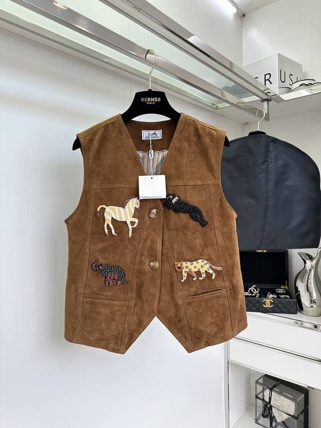 25 F I'm completely captivated by this heavy-duty vest. The imported sheepskin i