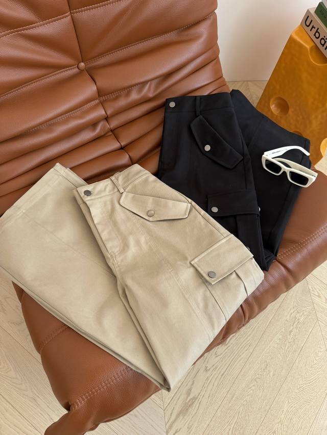 American fashionable overalls are a must-have for fall and winter. Easy to wear