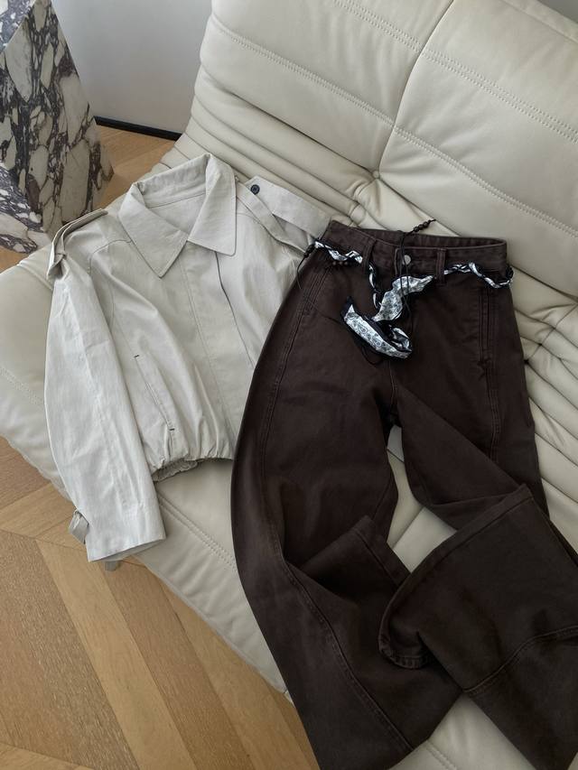 25Pf Autumn and winter wide-leg jeans are comfortable and stylish. The wide-leg