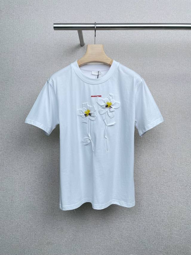 Shushutong's 2025 new loose-fitting 3D floral T-shirt. This white T-shirt is the
