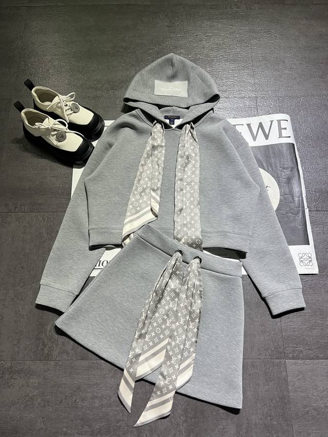 Louis Vuitton L* Women's 2025 Autumn and Winter Sweatshirt Scarf Tie Double-side