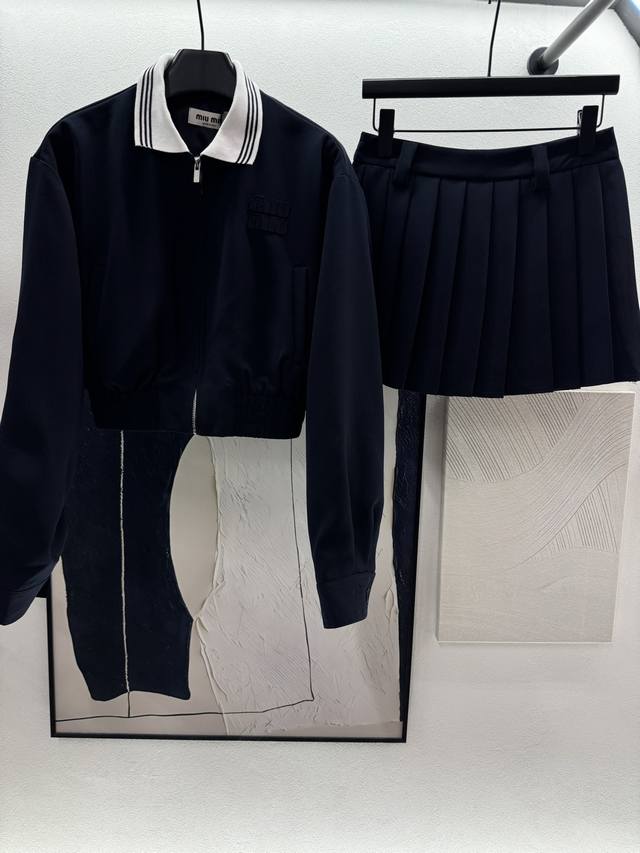 2025 Autumn And Winter Top Skirt Miu Lapel Short Jacket with Pleated Skirt, Fash