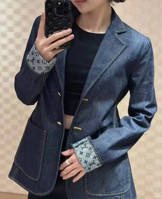 New arrival! Exclusive high-end denim jacket, first released in 25Aw. Louis Vui