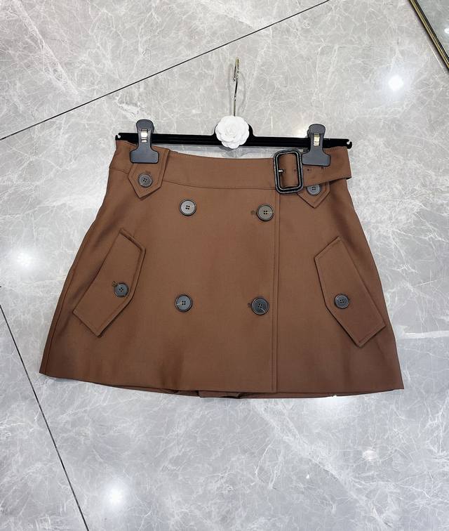 New exclusive couture skirt debuts 25Aw. Miumi*'s exclusive, high-quality, retr