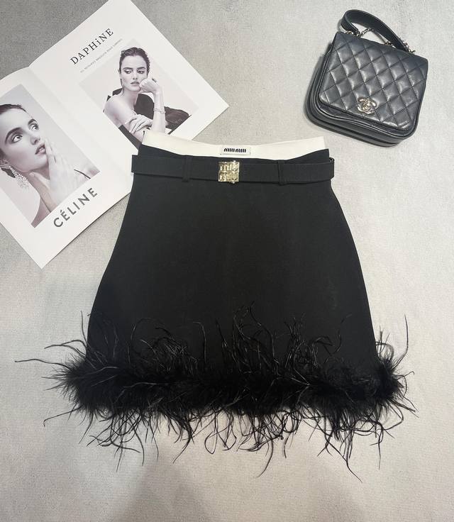 New, exclusive, high-quality fur skirt 25Aw Miumi* brand flamingo fur skirt wit