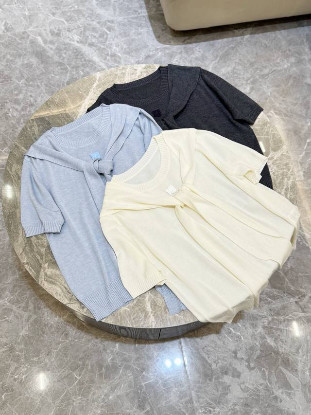 25 New style for early autumn, short-sleeved shawl collar top. Classic round col