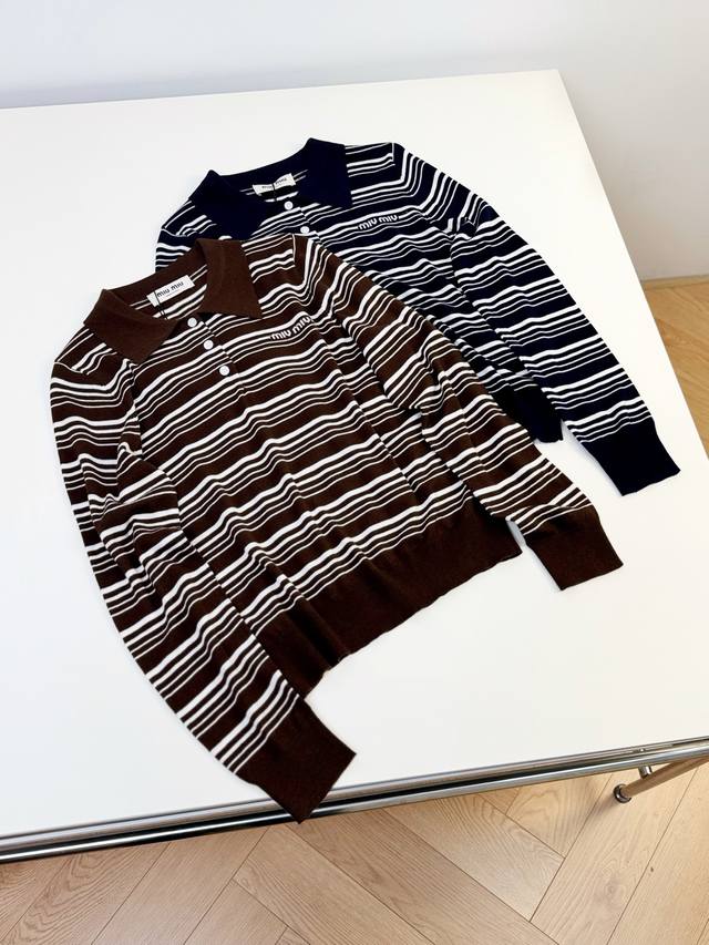 Miumi* 25Fw Early Fall's new preppy-style Polo-neck striped knit top, exclusivel