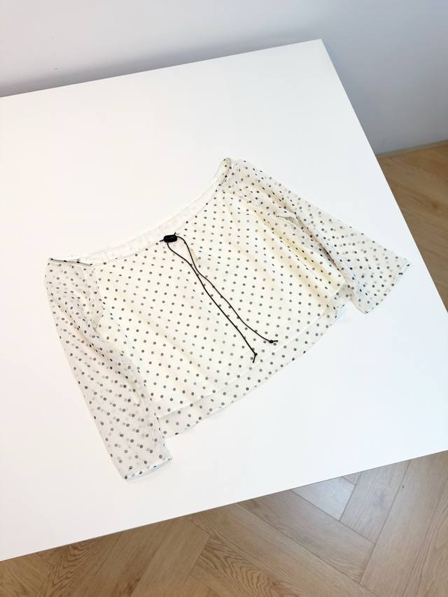 The off-the-shoulder top is super slimming and fashionable. The French style and