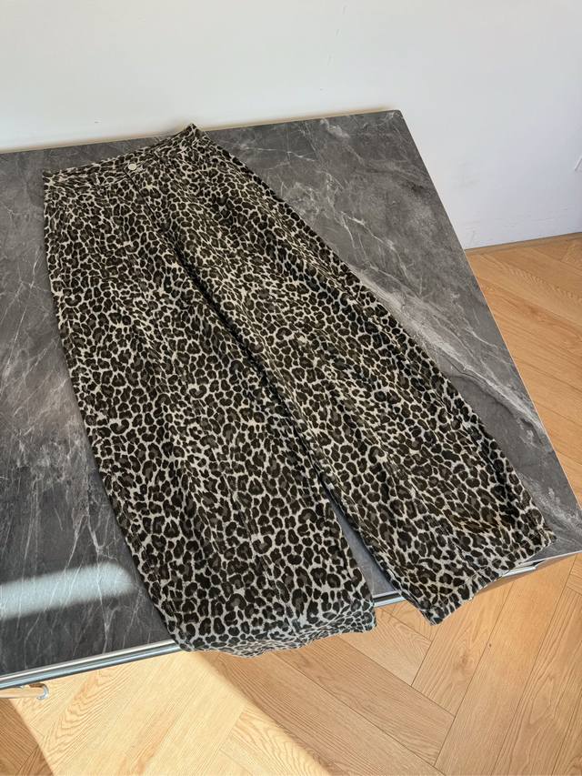 25 The new leopard-print wide-leg pants are a must-have for fashionistas. The cl