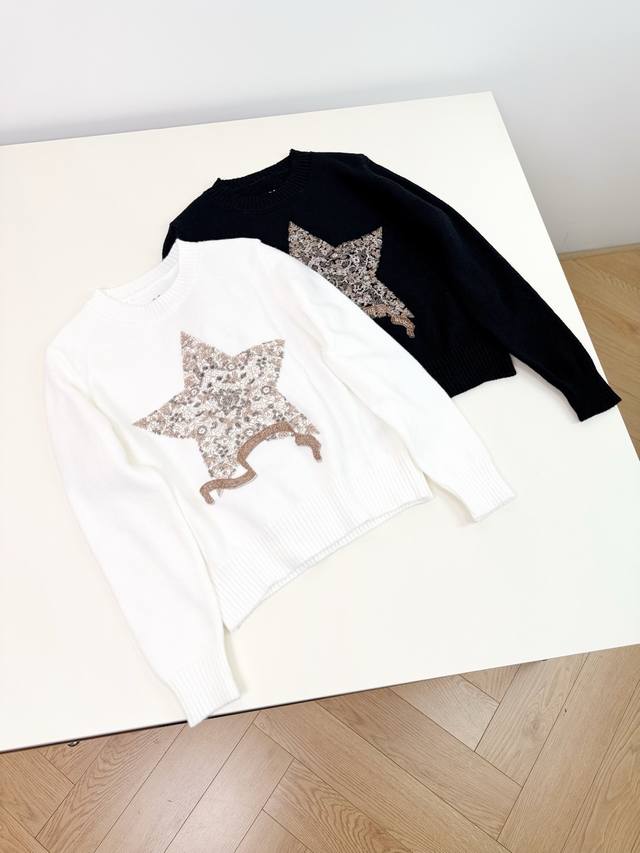Dio* 2025 Early Fall Collection! This round-neck, five-pointed star embroidered