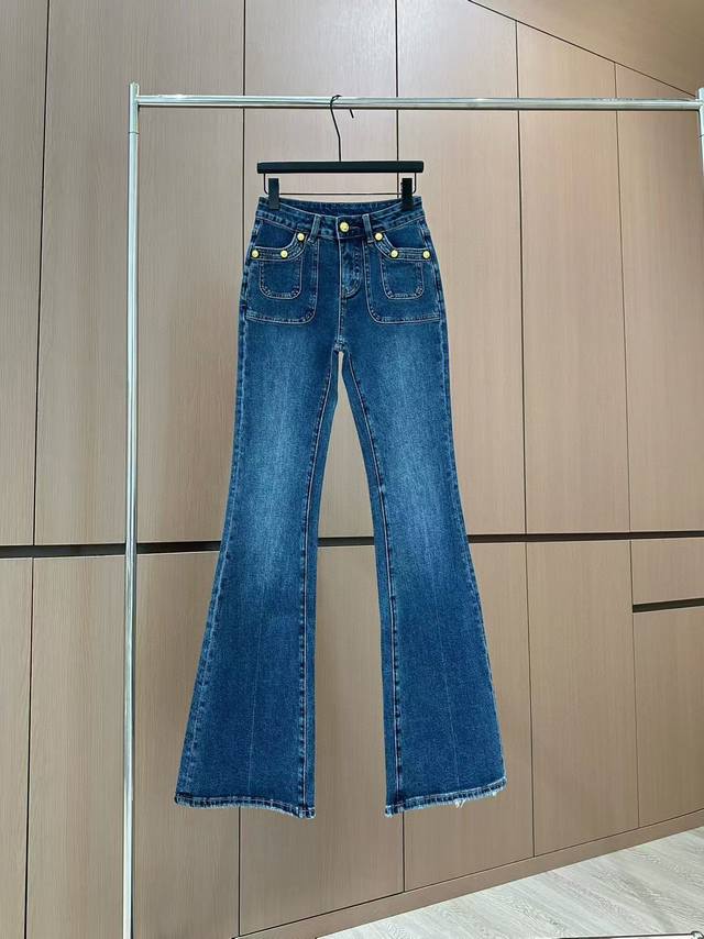 Hot item in stock Designer original | Goddess-style flared jeans This pair of je