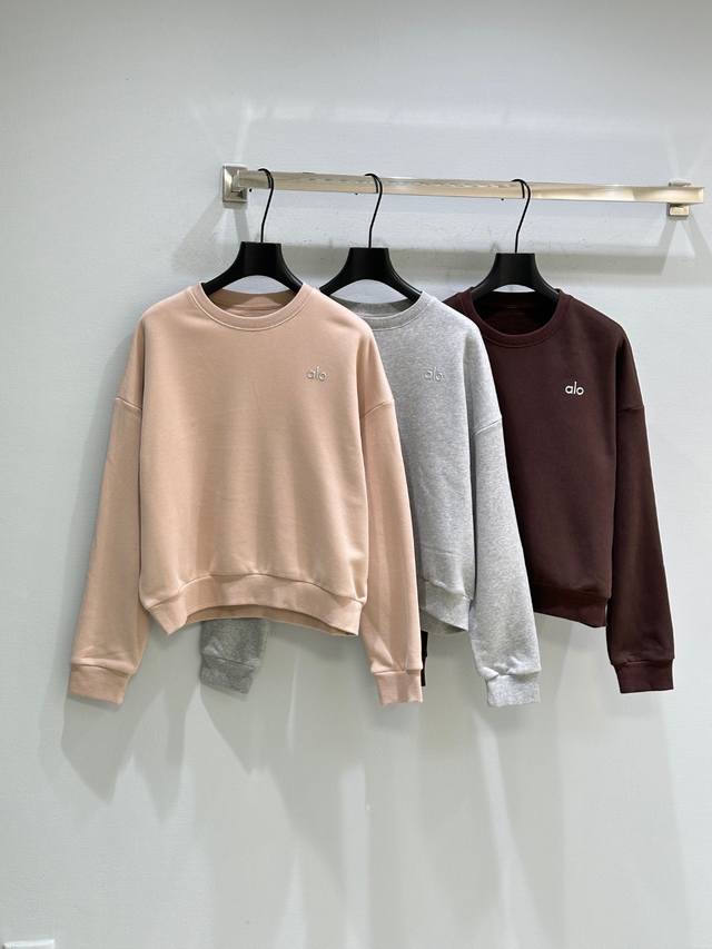25Ss Early Fall New Arrivals! Alo's classic sweatshirt set is timeless and timel
