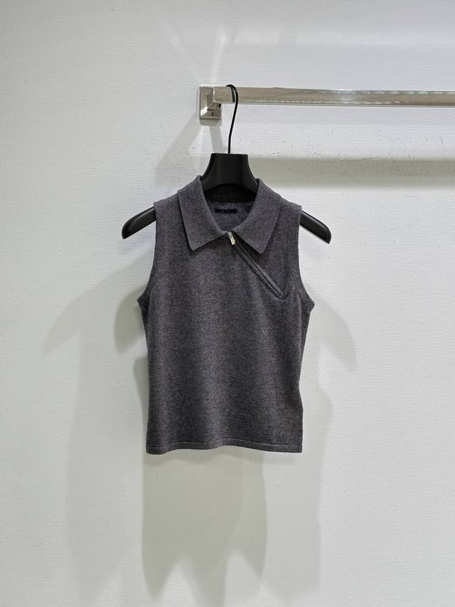 25Ss Early Fall New Arrivals! Miu knitted sleeveless top with diagonal zipper. S