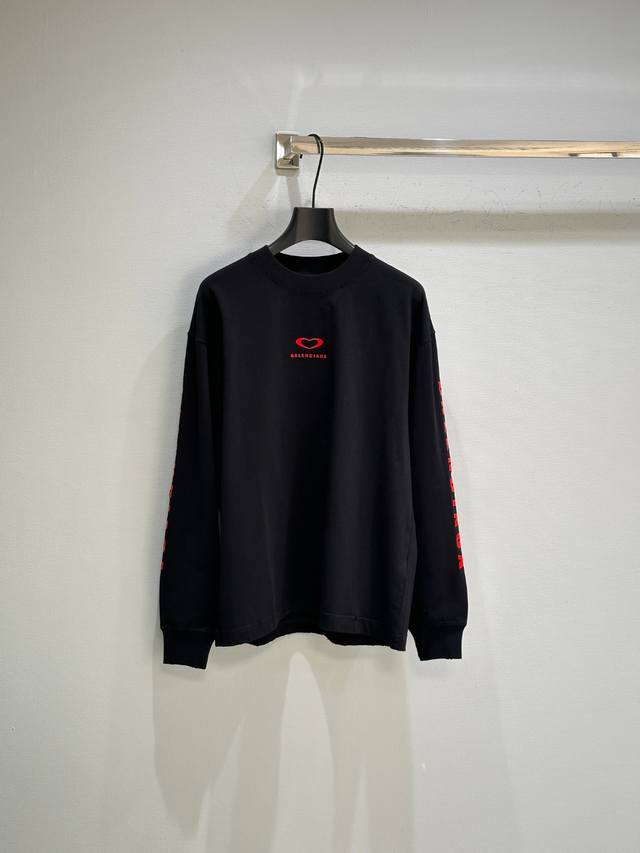 25Ss New Early Fall Arrivals! Heart-shaped flocked logos on the chest and back,