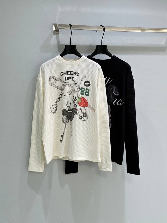 25Ss New arrival for early fall! The unique print is a highlight, with elements