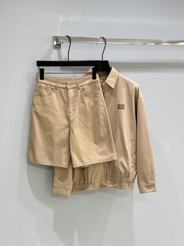 25Ss Early Fall New Arrivals! This light-colored denim jacket features a lightwe