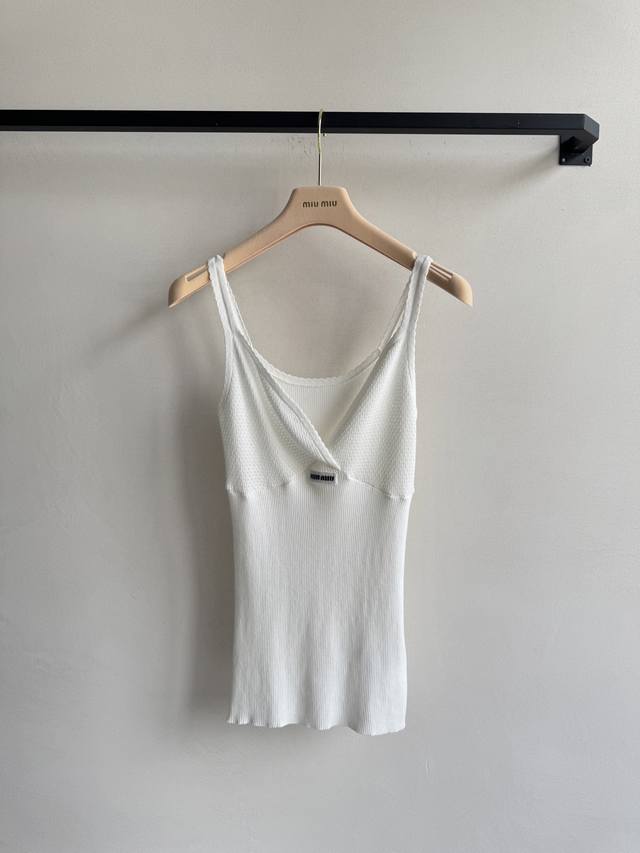 Miumi* 25 series new collared logo lettering knitted round neck sleeveless vest.