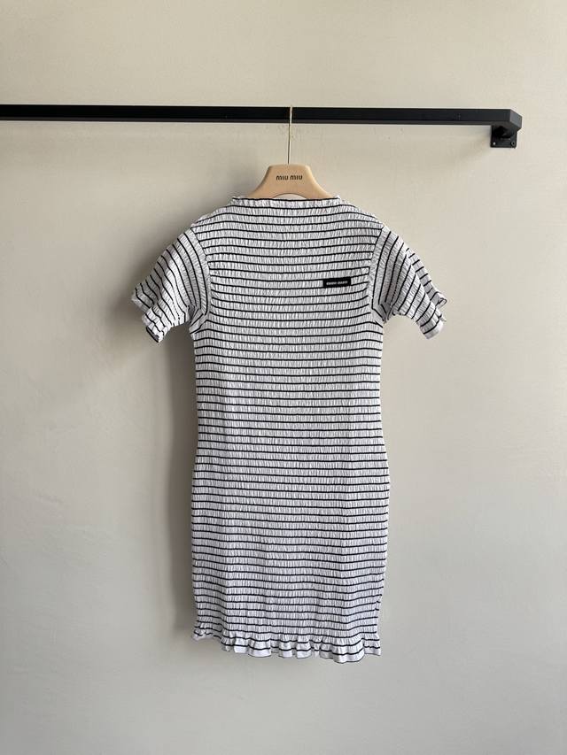 Miu Mi*'s new early fall retro striped pleated dress. The pleated texture hides