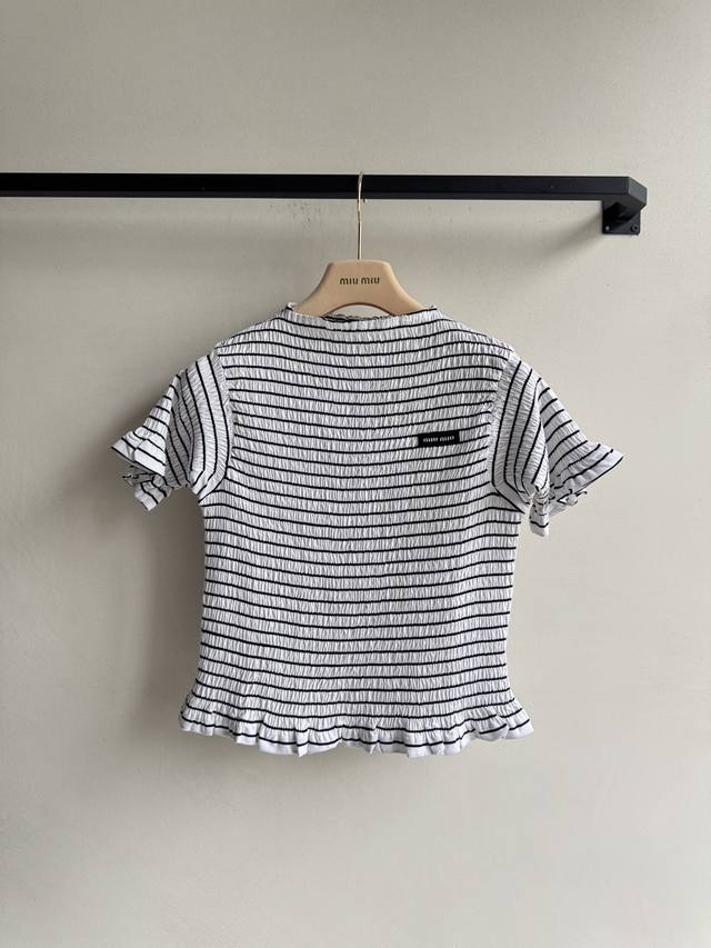 Miu Mi*'s new early fall retro striped pleated top. The pleated texture hides a