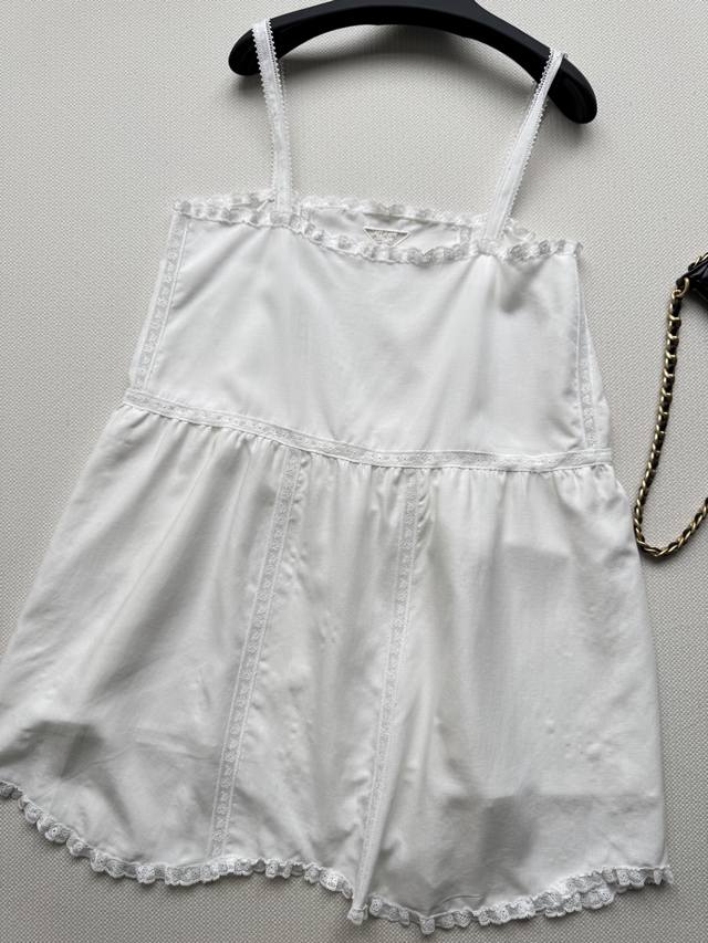 Prad* 25Ss Spring/Summer new sweet lace strapless slip dress. This strapless sli