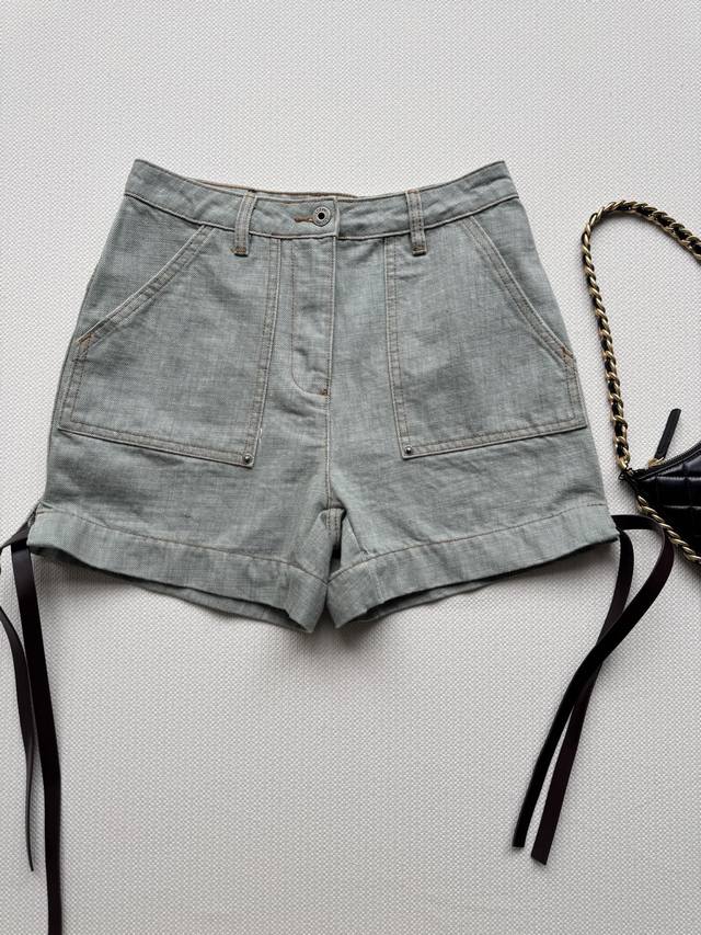 Loew* Early Fall new khaki green denim casual denim shorts. The khaki green deni