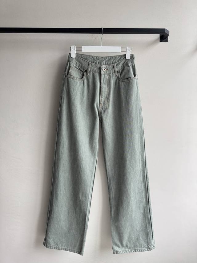 Loew* Early Fall new khaki green denim casual jeans. The khaki green denim fabri