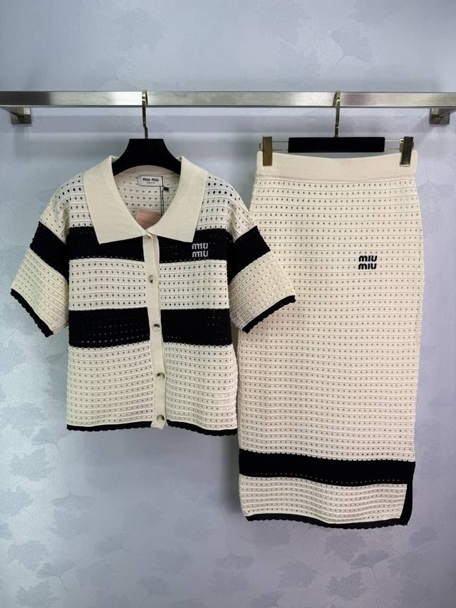 Miu*25 Early Fall new striped knitted suit with a lapel, short-sleeved cardigan