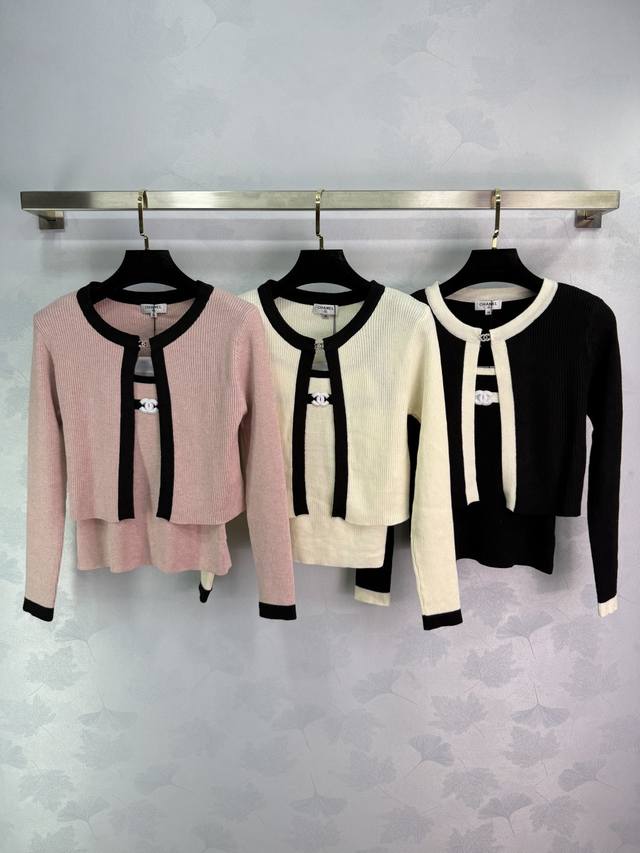 Ch*25 New autumn and winter knitted suit with round neck design and black and wh