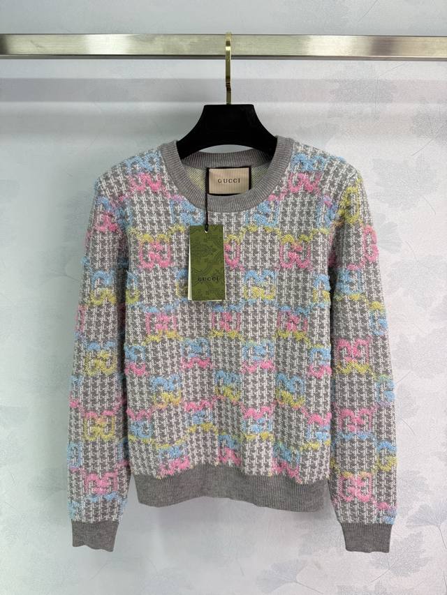 Gucc* 2025 Early Fall new gradient lettering pullover sweater! Custom-woven wool