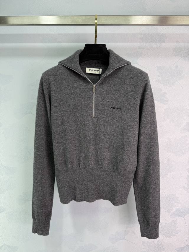 Miu*25 new fall/winter half-zip sweater. Turtleneck zipper design with lettering