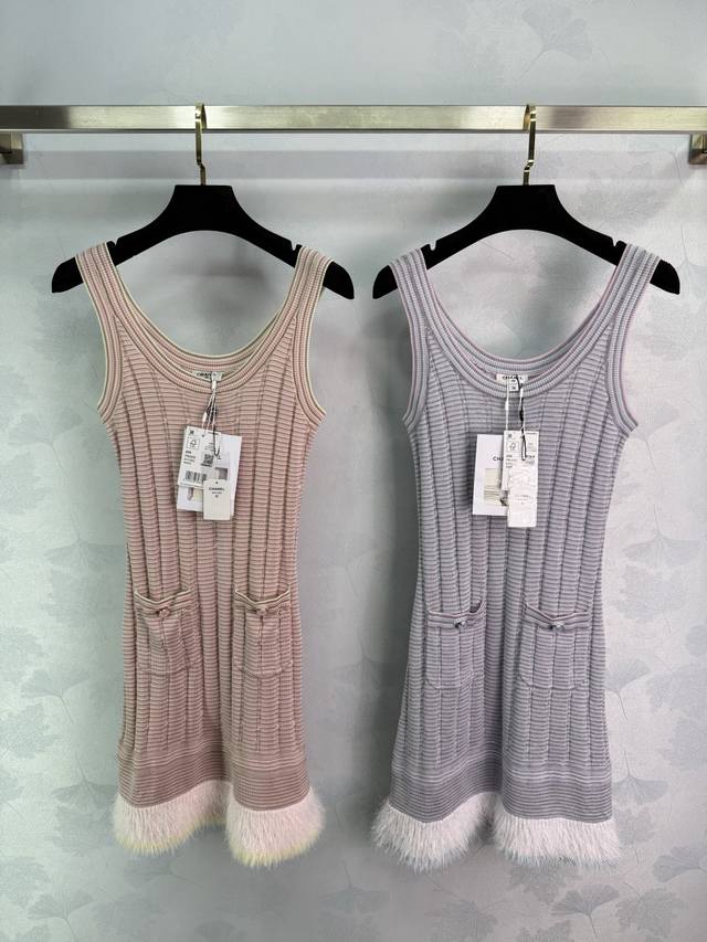 Chane* 2025 new style contrasting knitted vest dress with flowing tassels. Custo