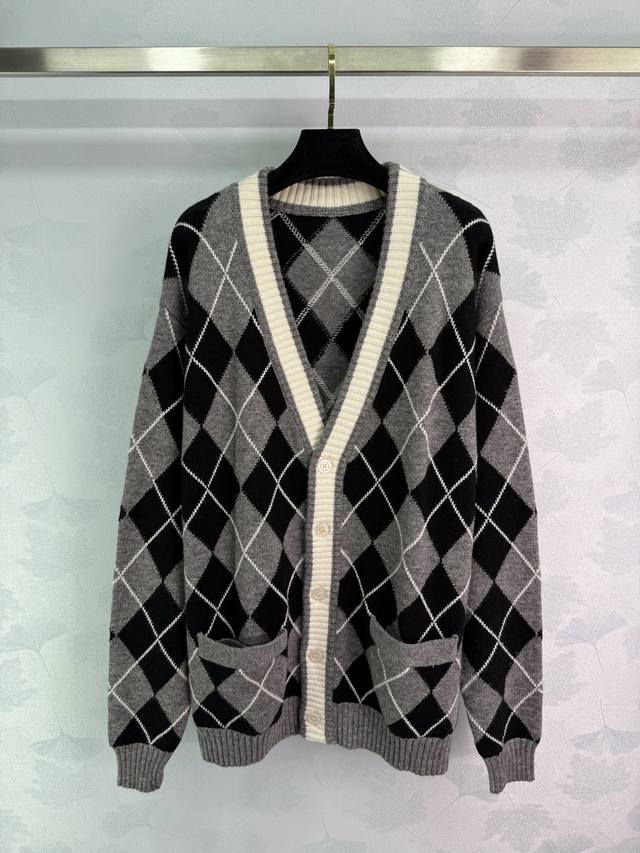 Gucc* 2025 Early Fall new diamond-patterned knitted cardigan! Custom YB wool kni