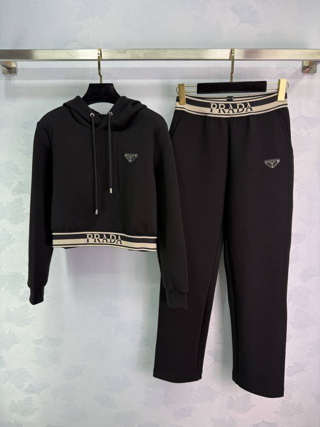 Prad * 2025Fw new model, another fashionista's favorite! Exquisite details, ever