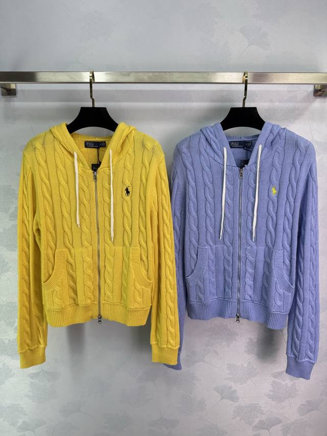 Po*25 New autumn and winter hooded knitted cardigan. Classic twist weave. Pony l