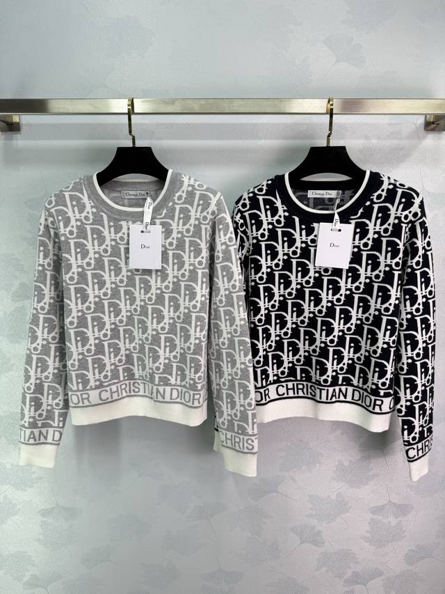 Dio*25 Early Fall new all-over printed lettering knitted sweater. The all-over m