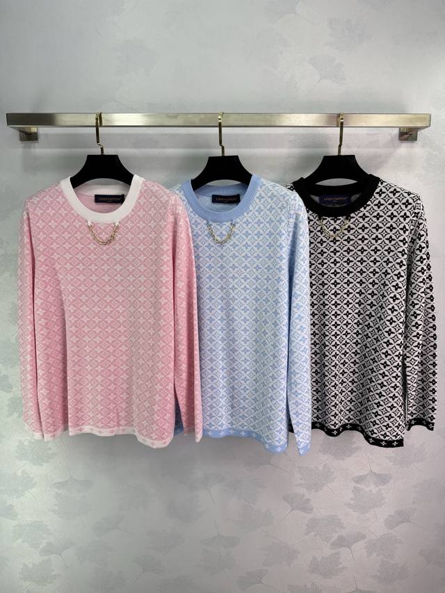 Lou*25's new early fall floral sweater with a round neck and contrasting hems. T