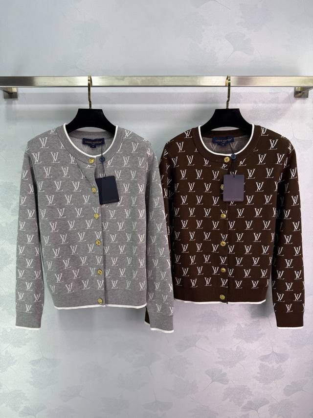 Lou* 2025 Early Fall new round-neck monogrammed cardigan! Woven from custom wool